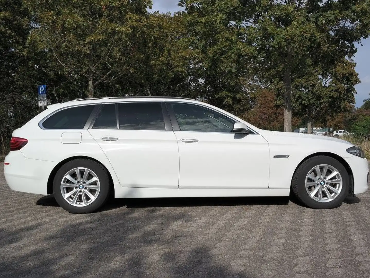 BMW 525 525d Touring Sport, Panoramadach ,Standheizung Grün - 1