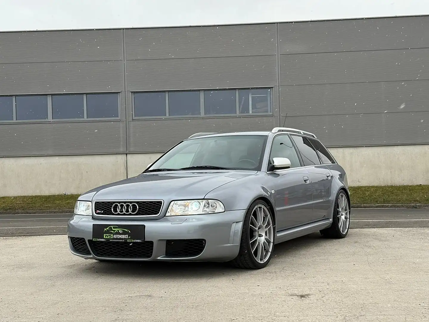 Audi A4 Avant quattro 2,7 RS4 Silber - 1