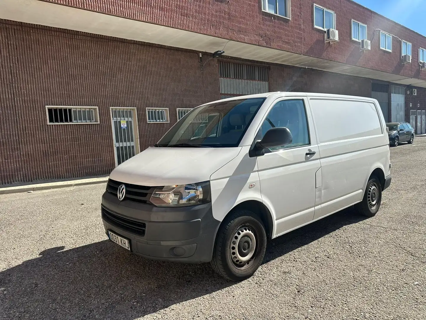 Volkswagen T5 Transporter - 1