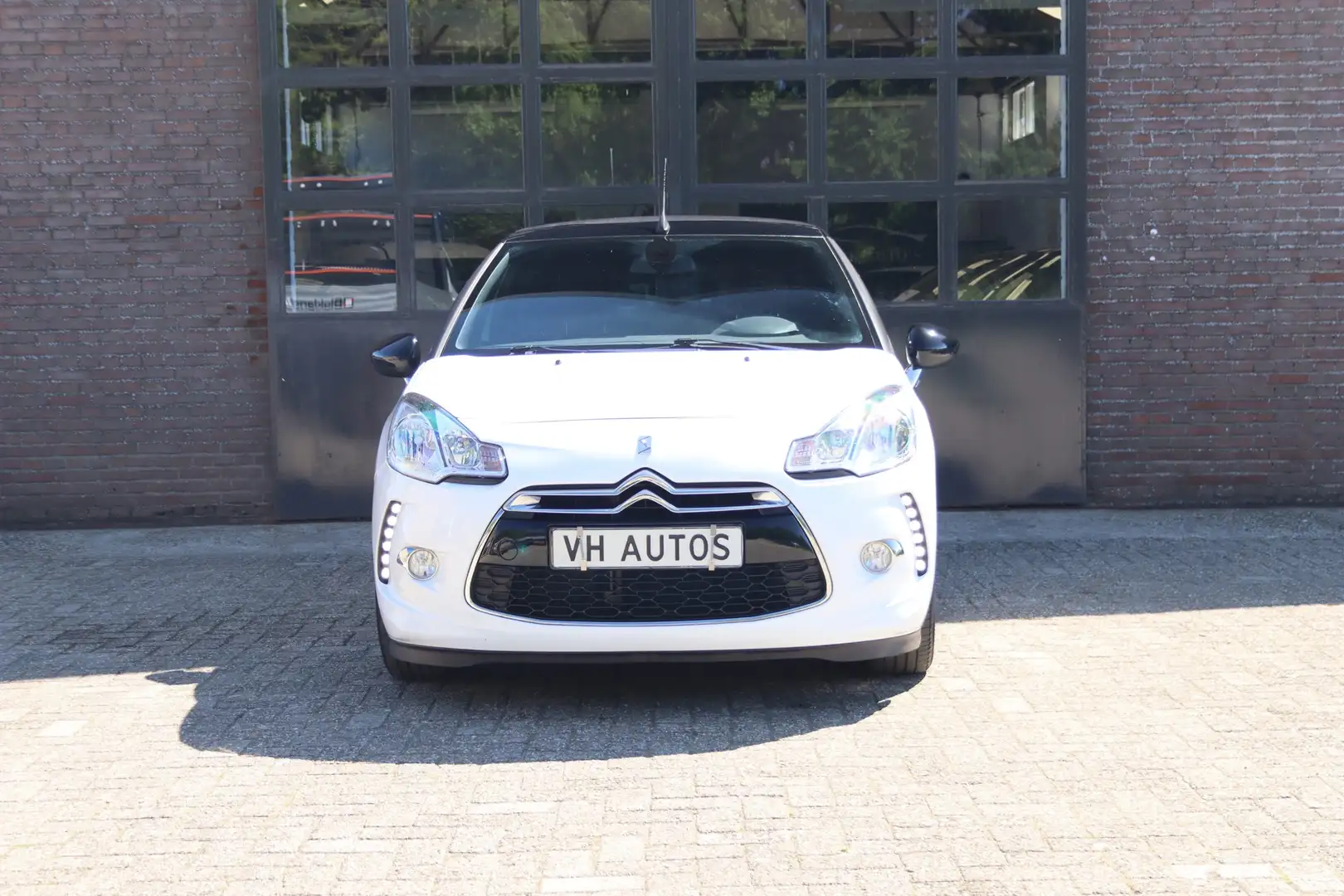 Citroen DS3 Cabrio 1.2 VTi Chic Nieuwe APK -AC-Cruise-Cabrio Beyaz - 2