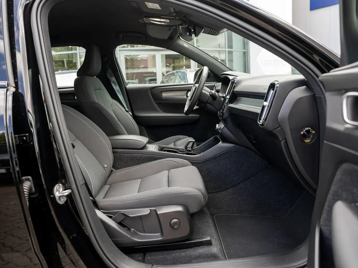 Volvo XC40 Recharge Core Černá - 2