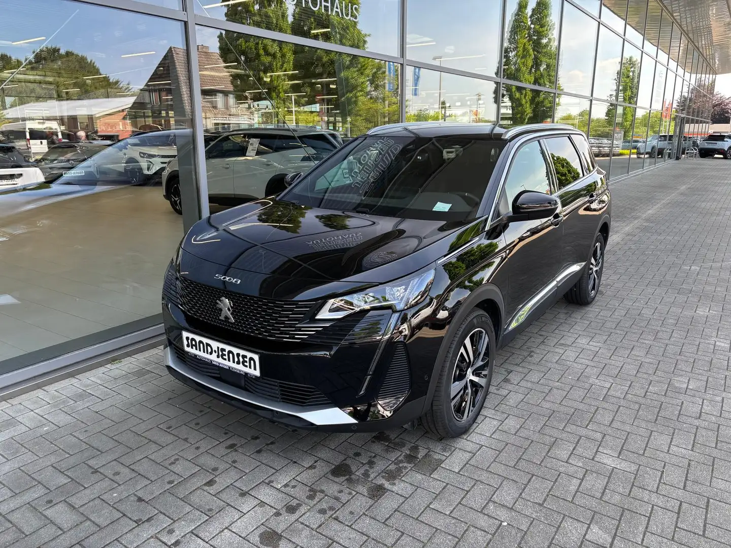 Peugeot 5008 GT PT 130 EAT Facelift 7-Sitze ACC Navi 18" Schwarz - 2