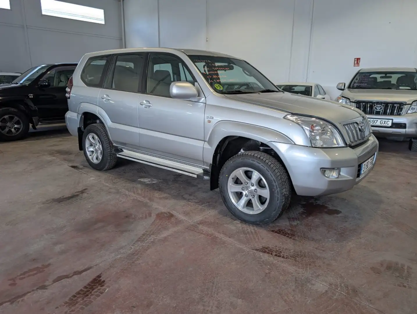 Toyota Land Cruiser D-4D GX Grau - 2