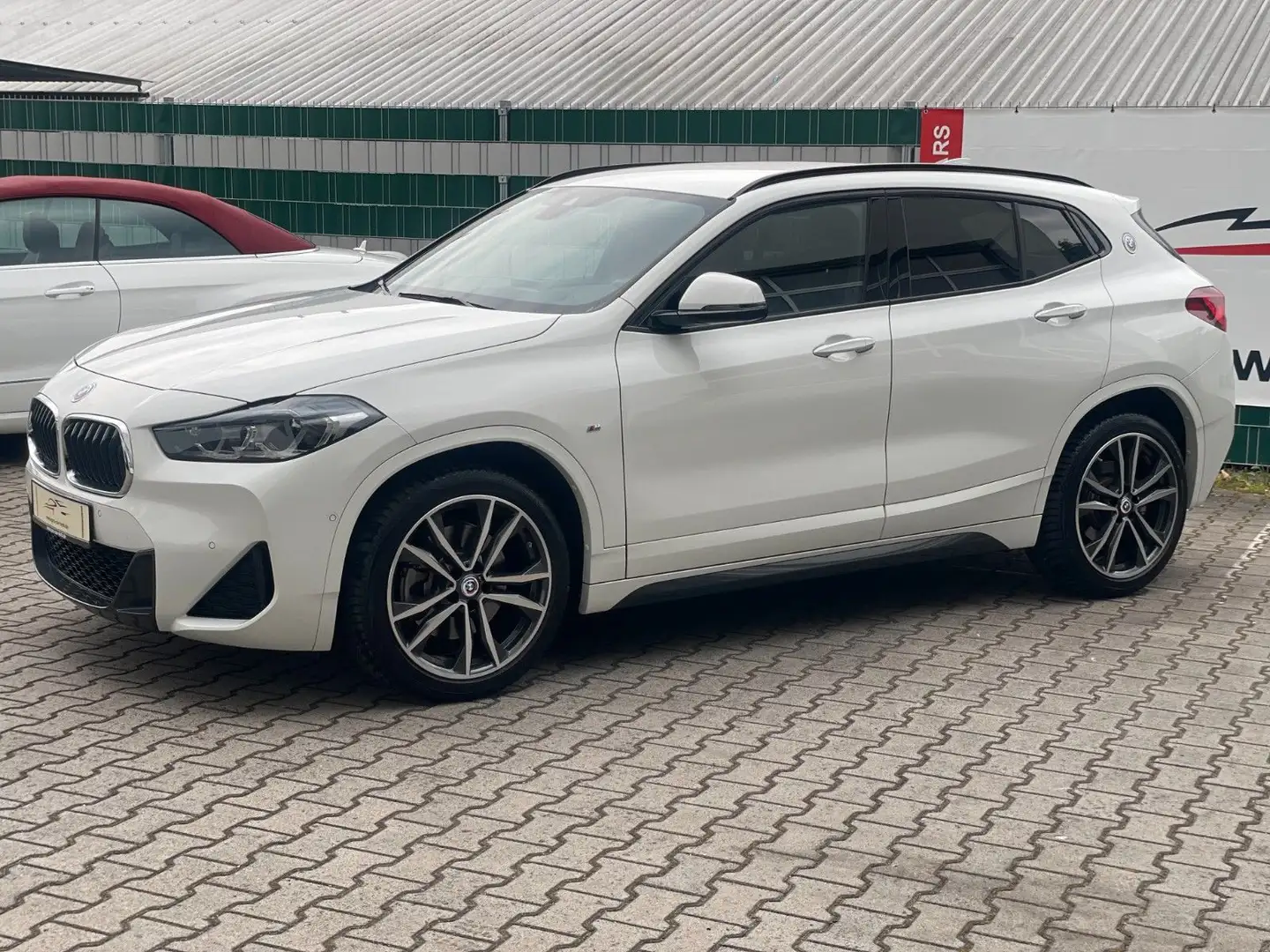 BMW X2 sDrive20i M Sport|Navi|HUD|19"ALU|Allwetter Weiß - 1
