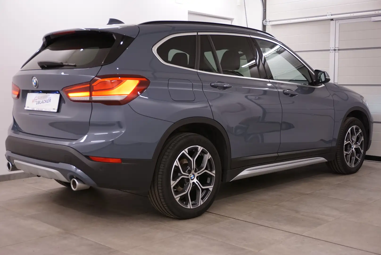 BMW X1 sDrive 18 d xLine // Anhängervorrichtung // Grau - 2