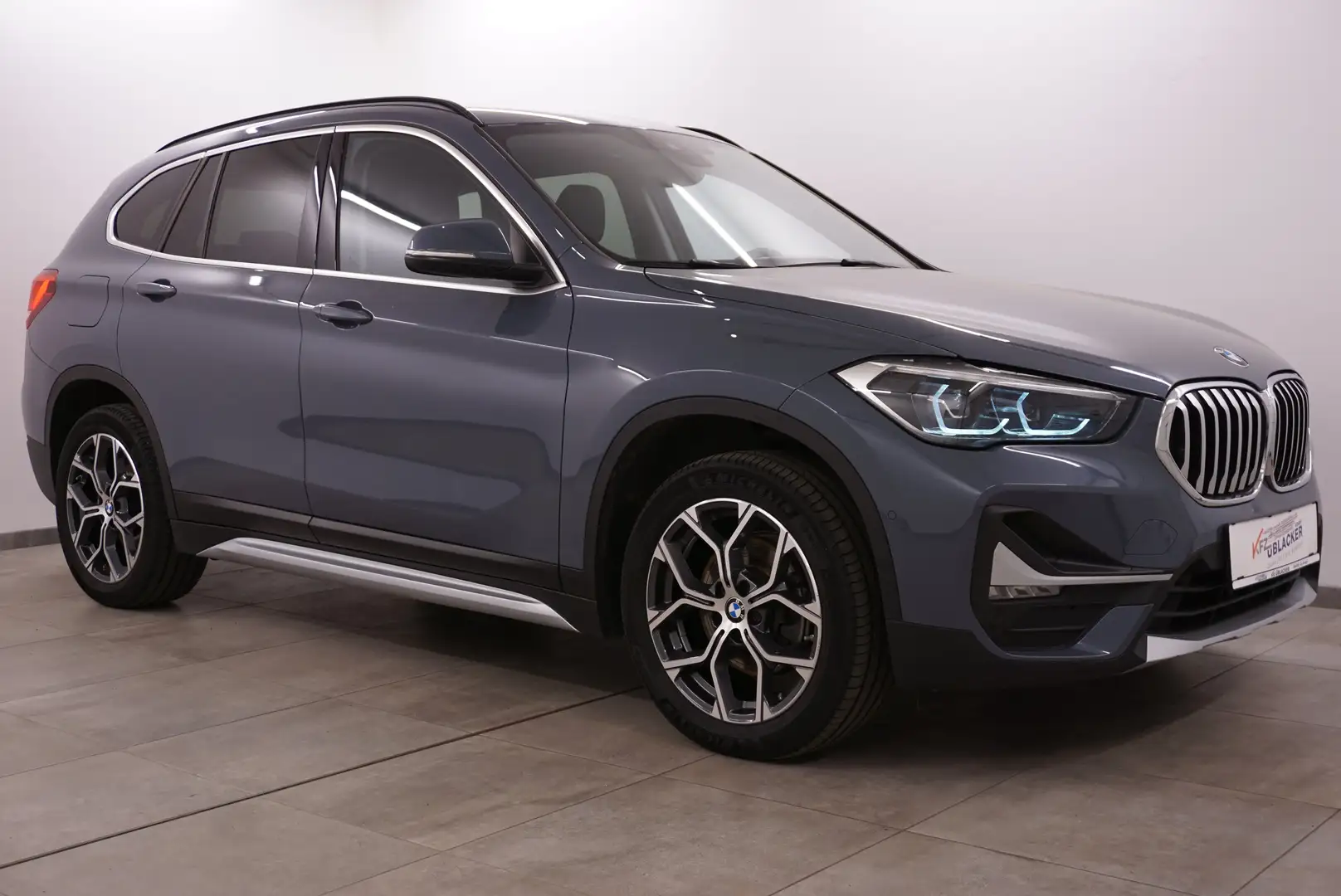 BMW X1 sDrive 18 d xLine // Anhängervorrichtung // Grau - 1