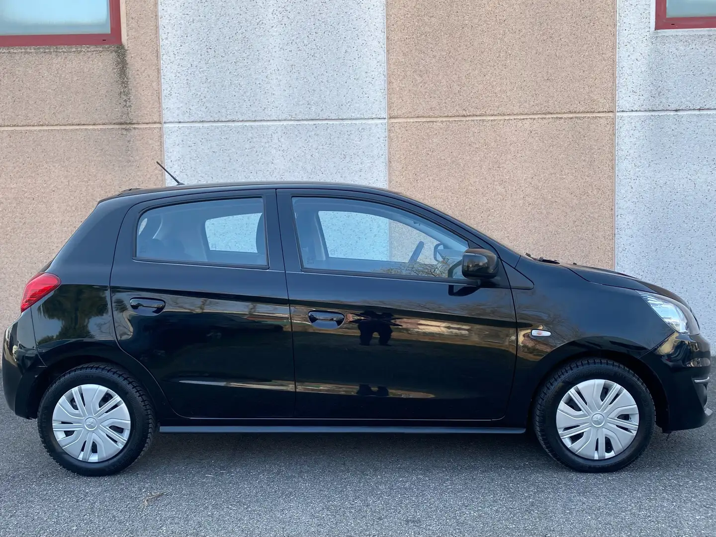 Mitsubishi Space Star 1.0 Invite Noir - 2