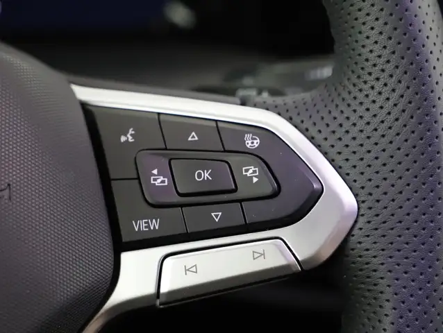 Volkswagen Golf view 13