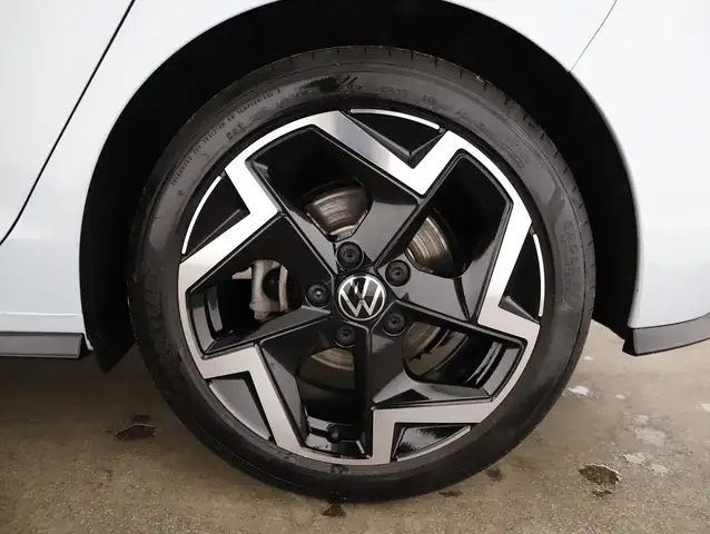 Volkswagen Golf view 26