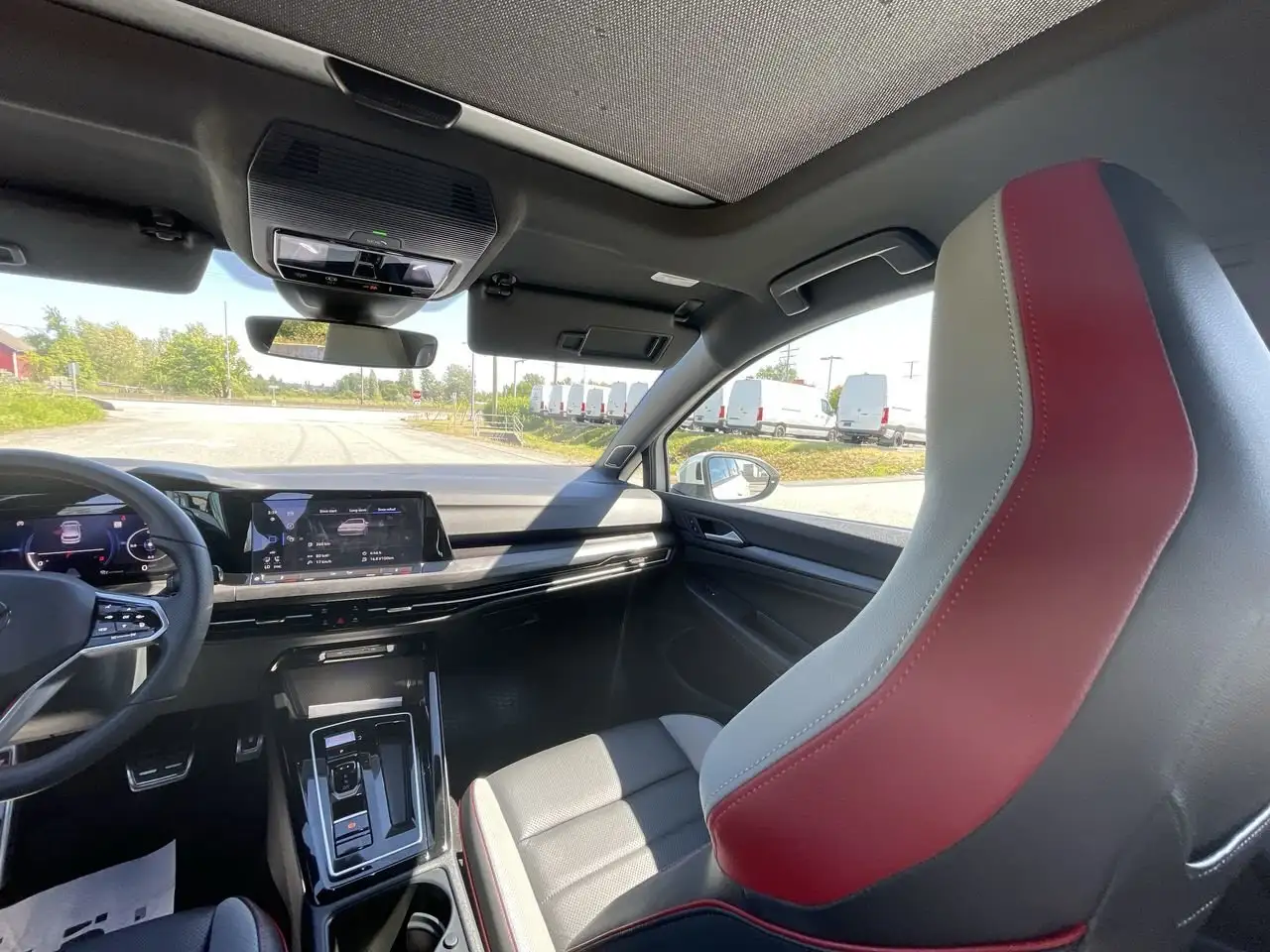 Volkswagen Golf GTI снимка Volkswagen Golf GTI