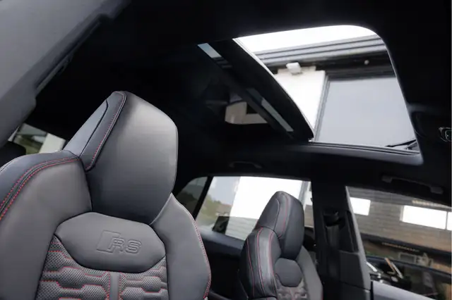 Audi RS Q8 view 6