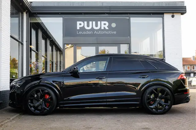 Audi RS Q8 view 12