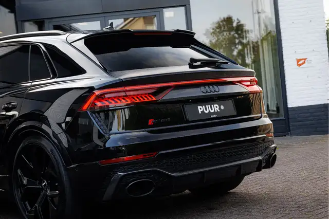 Audi RS Q8 view 14
