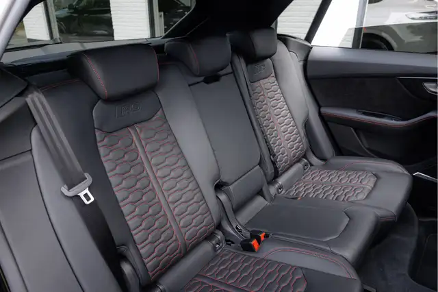 Audi RS Q8 view 22