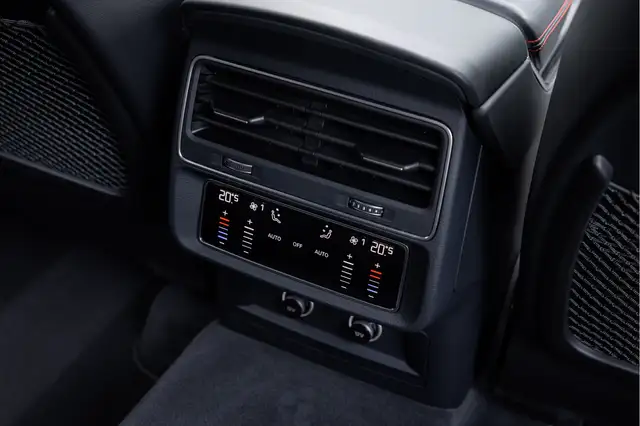 Audi RS Q8 view 23