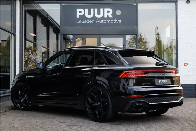 Audi RS Q8 view 2