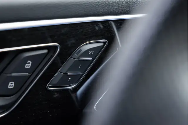 Audi RS Q8 view 25