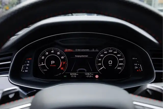 Audi RS Q8 view 26