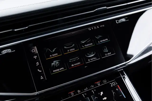 Audi RS Q8 view 21