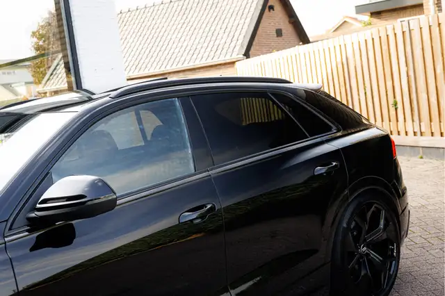 Audi RS Q8 view 17