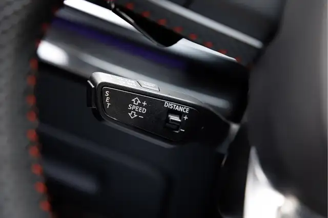 Audi RS Q8 view 27