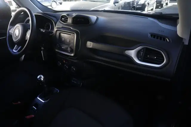 Jeep Renegade view 8