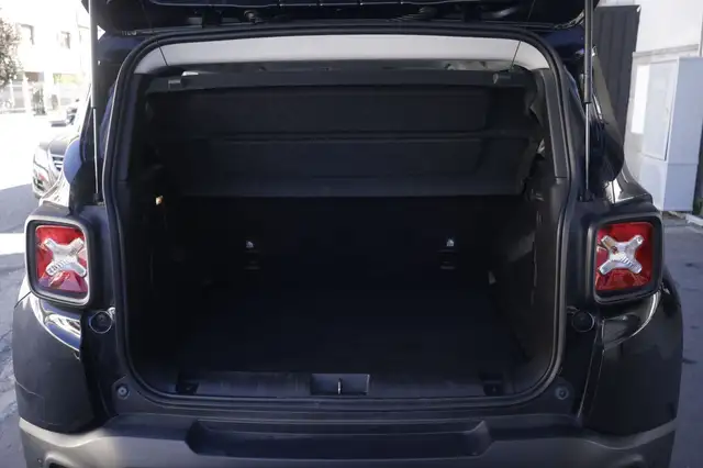 Jeep Renegade view 18