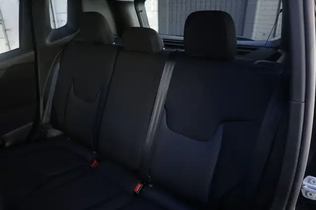 Jeep Renegade view 3