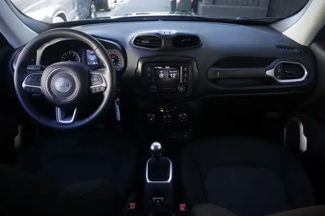 Jeep Renegade view 2