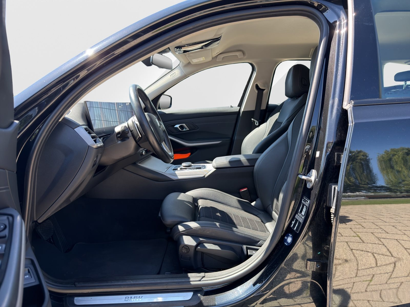 BMW 318 d Touring — photo 13