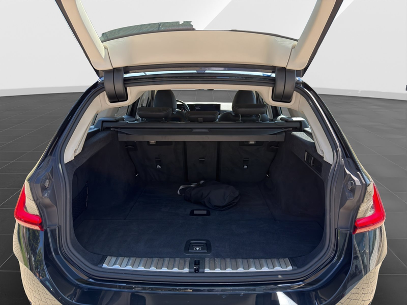 BMW 318 d Touring — photo 15