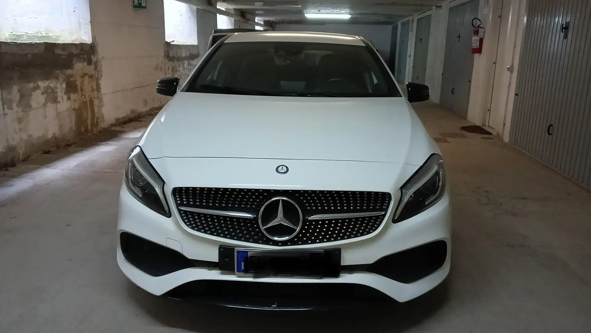 Mercedes-Benz A 200 Premium AMG - 1
