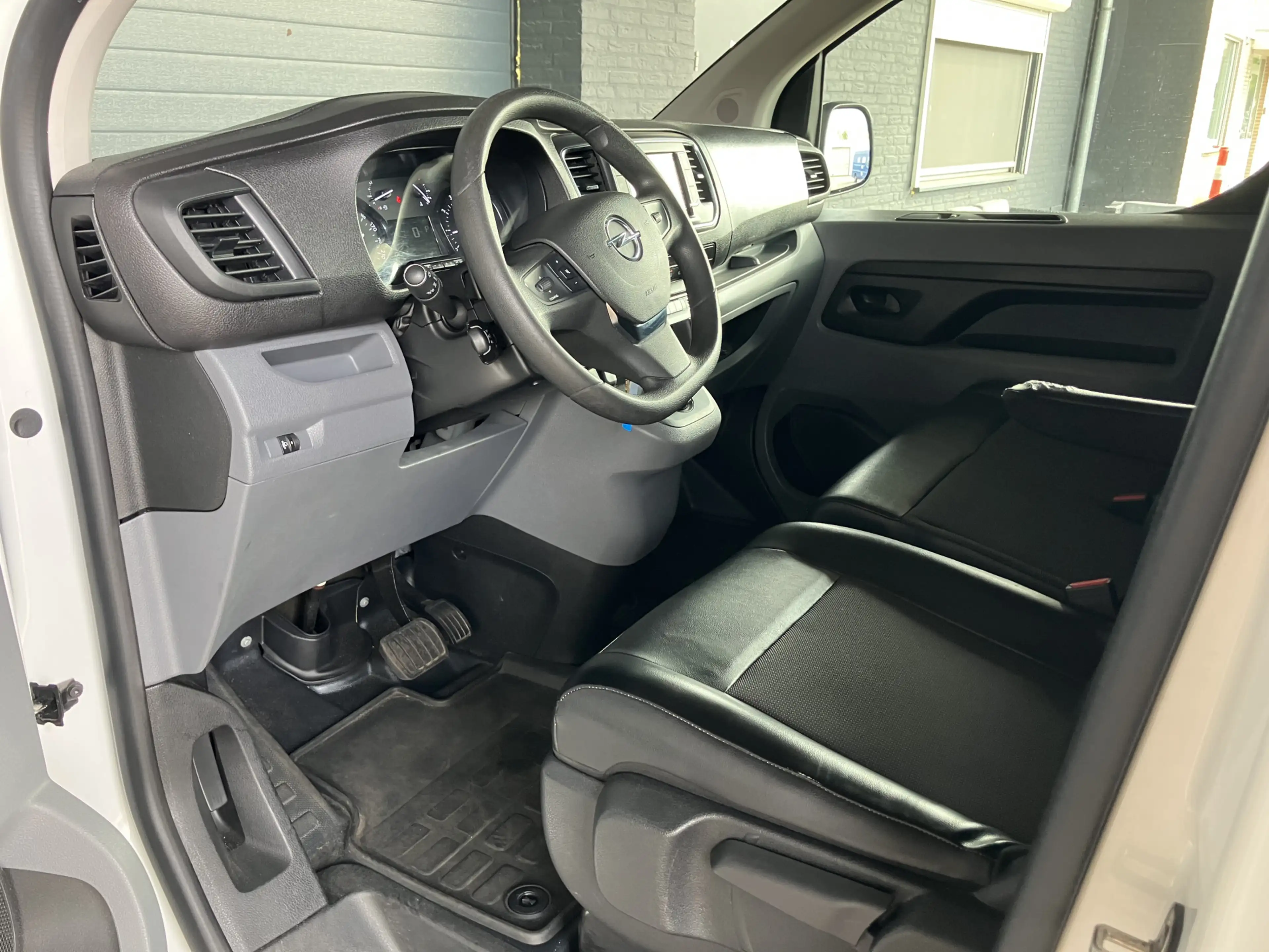 Opel Vivaro 2.0 CDTI L2H1 Edition — photo 10
