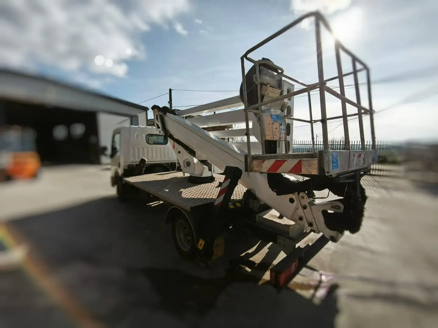 Nissan Cabstar Piattaforma Aerea Oil&Steel Snake 2010 Alb - 2