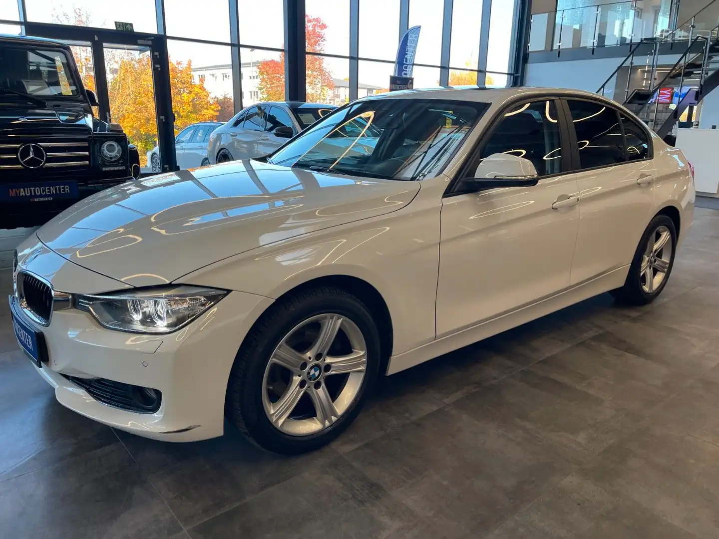 BMW 320 d Lim. *Schiebedach*Navi*Klima*Vollleder*DAB Weiß - 2