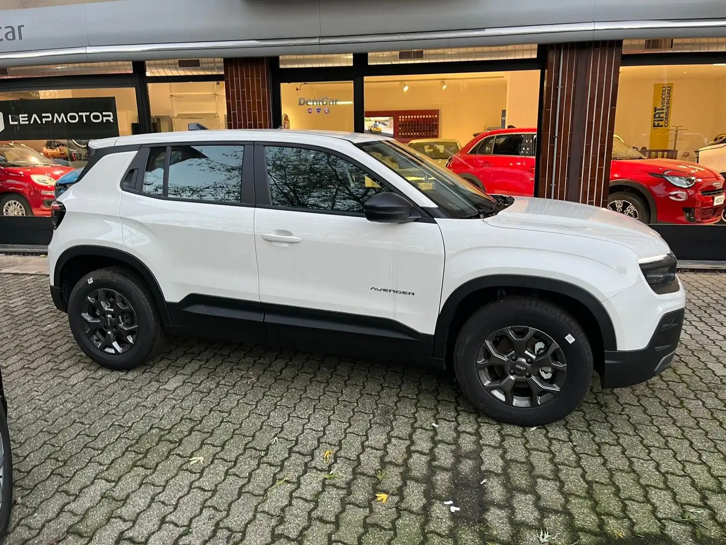 Jeep Avenger Avenger 1.2 Turbo 100 CV Longitude Blanc - 1