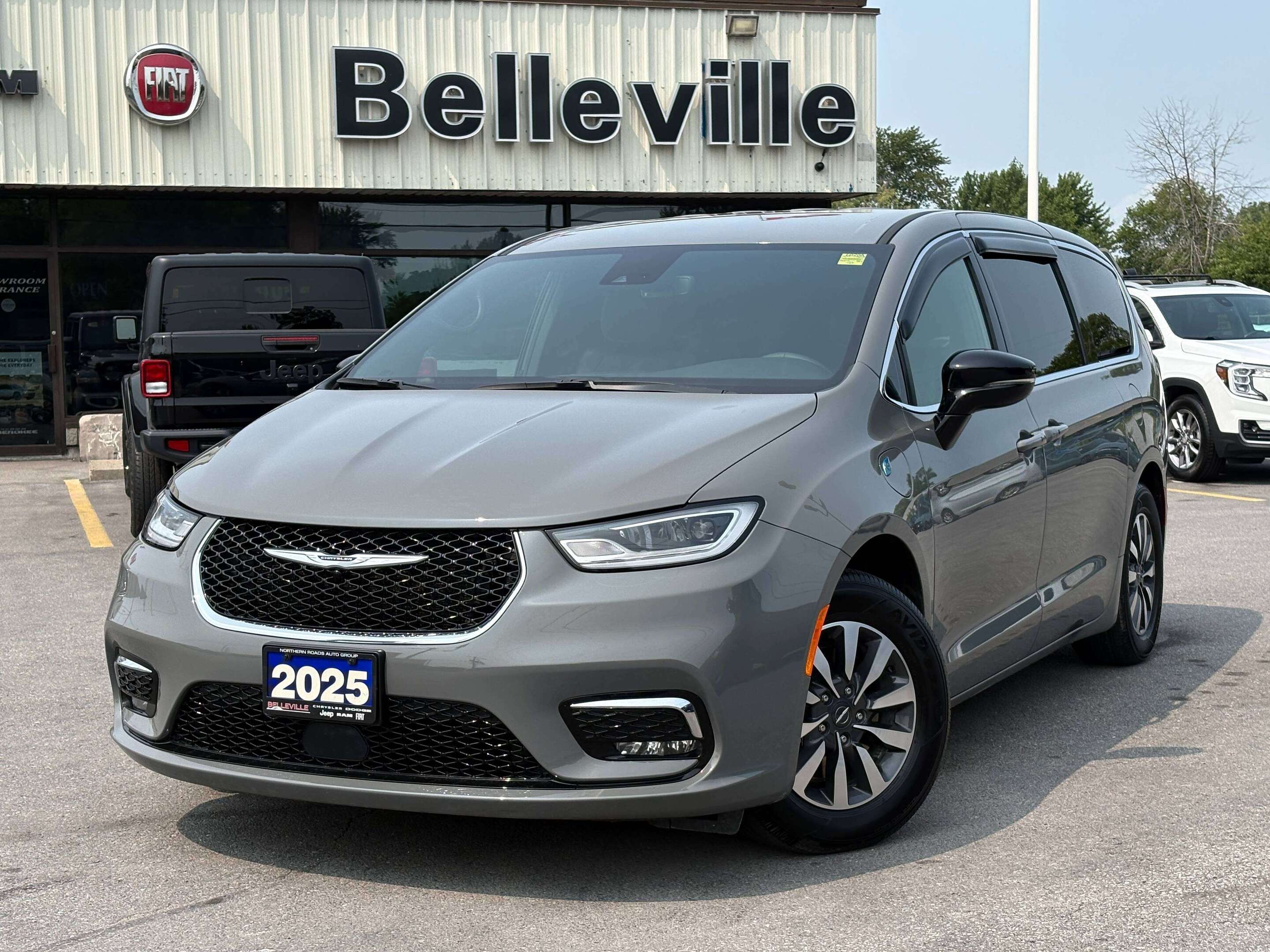 2025 Chrysler Pacifica 7 PASSENGER/ ONE OWNER/ NO ACCIDENTS/ ANDROID AUTO