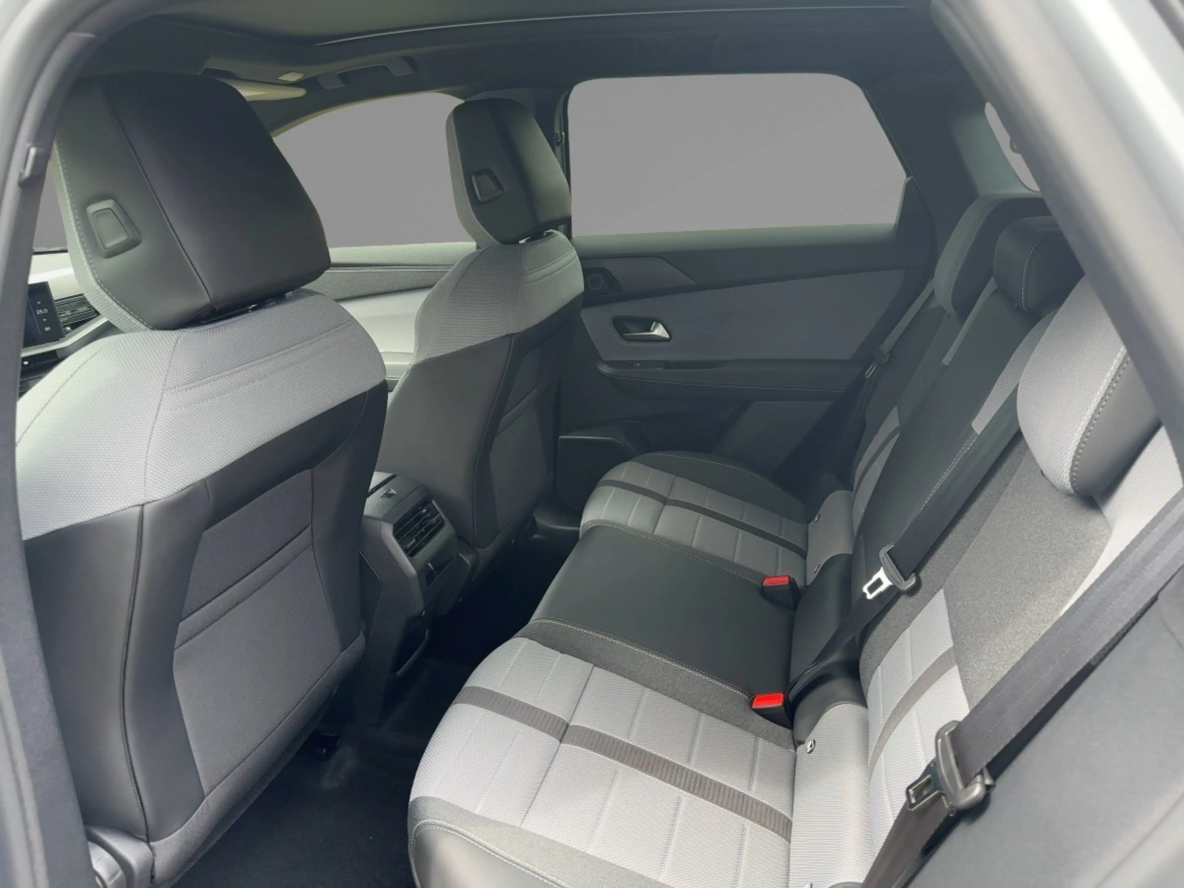 Opel Grandland 1.2 GS Glasdach+LED+360°Kamera+Navi — photo 10