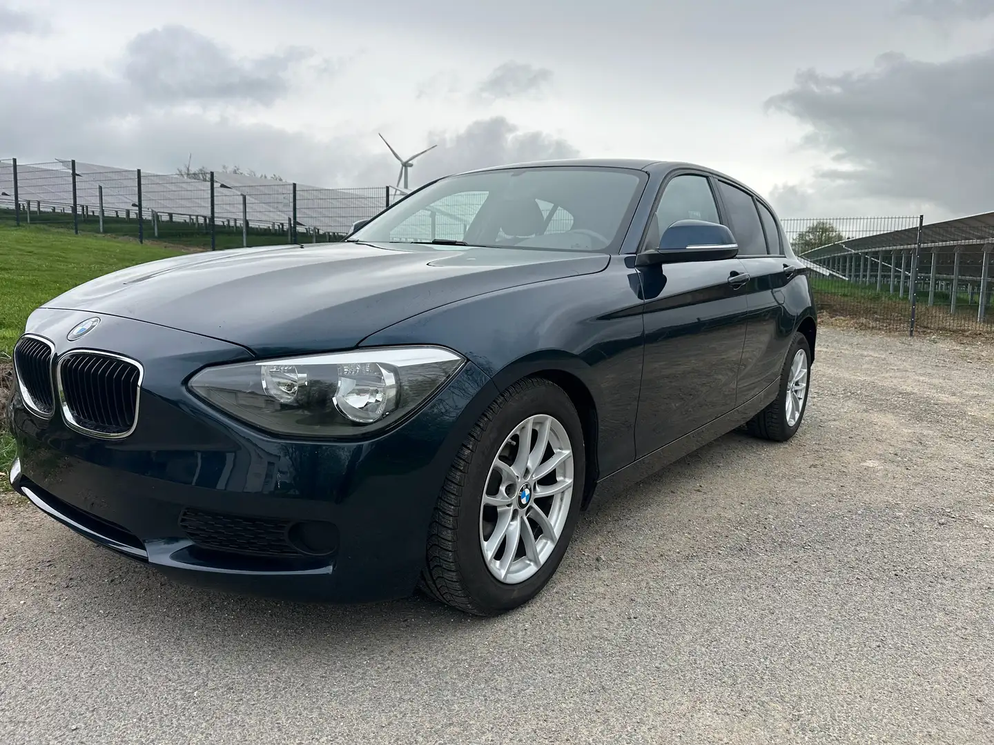 BMW 116 1er (5-Türer) 116i Aut. Modrá - 1