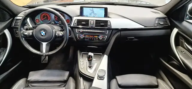 BMW 3 Series view 10