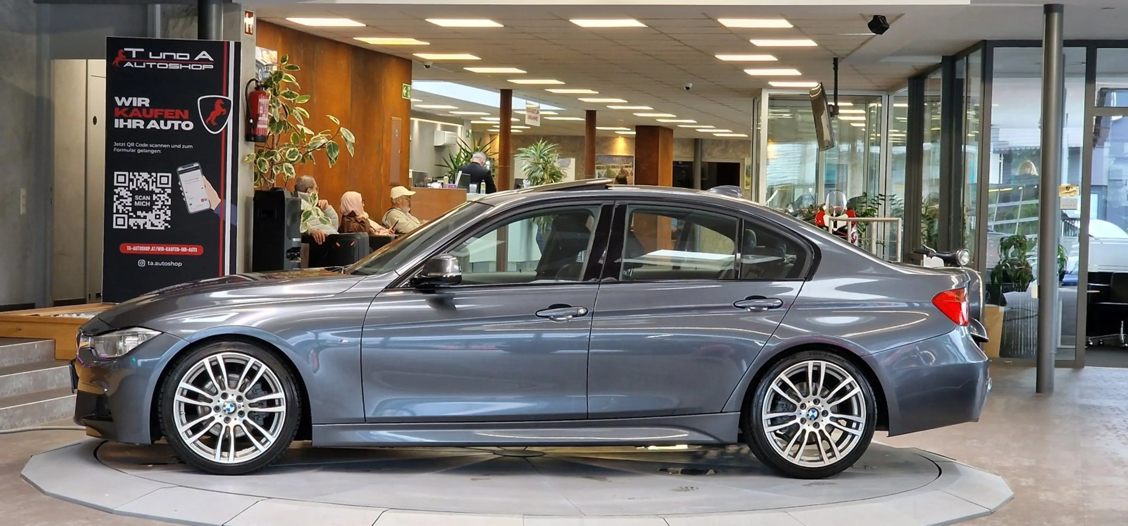 BMW 320 d M-Paket Aut. *Head-up*Schiebedach*Leder*19Zoll* — photo 5