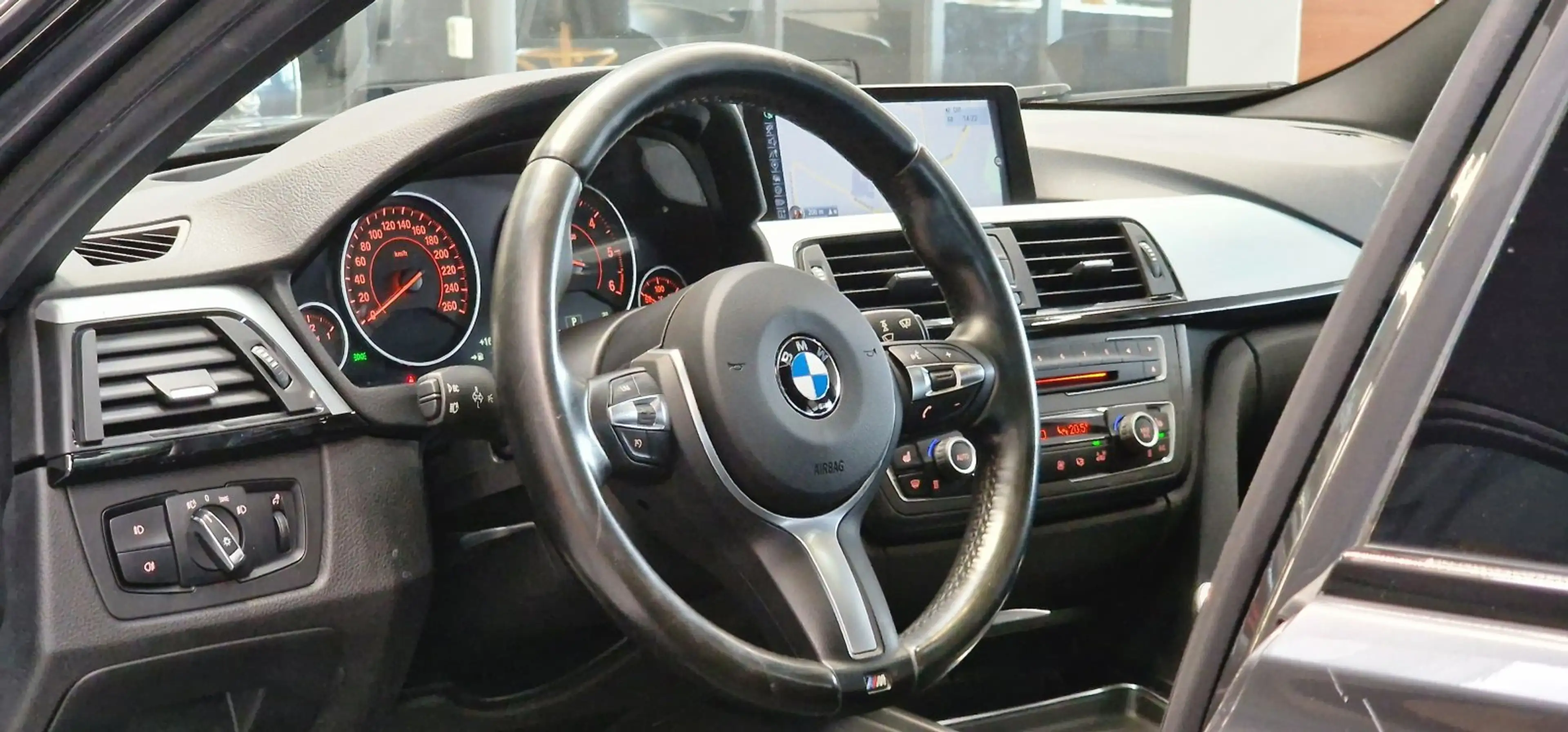 BMW 320 d M-Paket Aut. *Head-up*Schiebedach*Leder*19Zoll* — photo 11