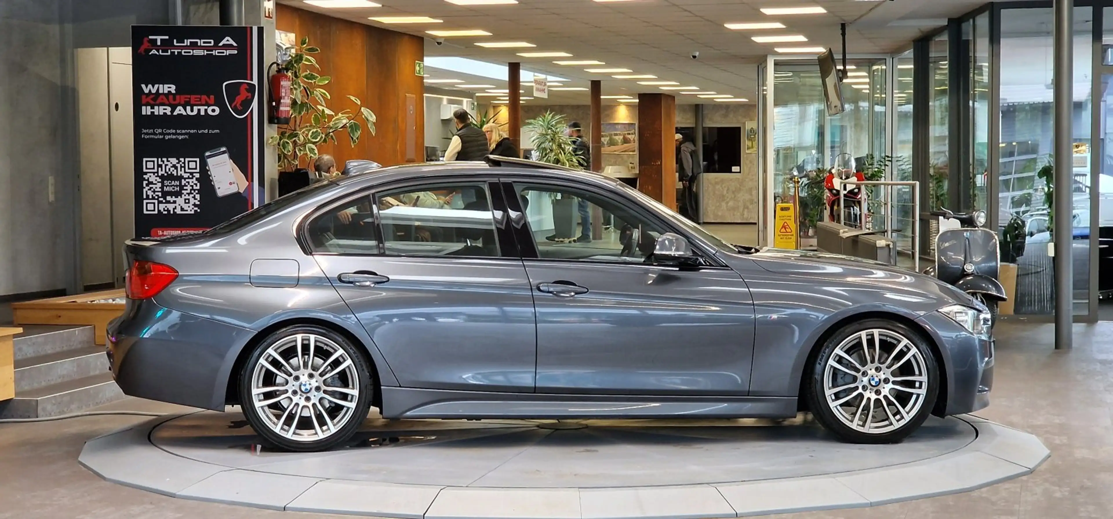 BMW 320 d M-Paket Aut. *Head-up*Schiebedach*Leder*19Zoll* — photo 4