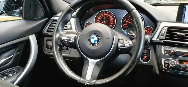 BMW 3 Series view 12