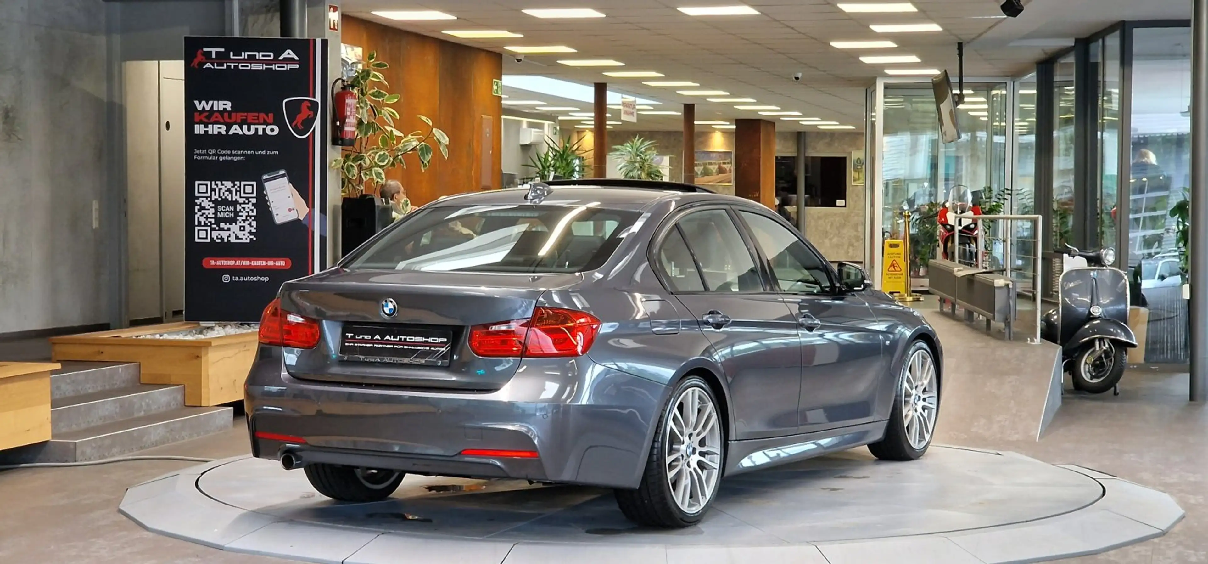 BMW 320 d M-Paket Aut. *Head-up*Schiebedach*Leder*19Zoll* — photo 7