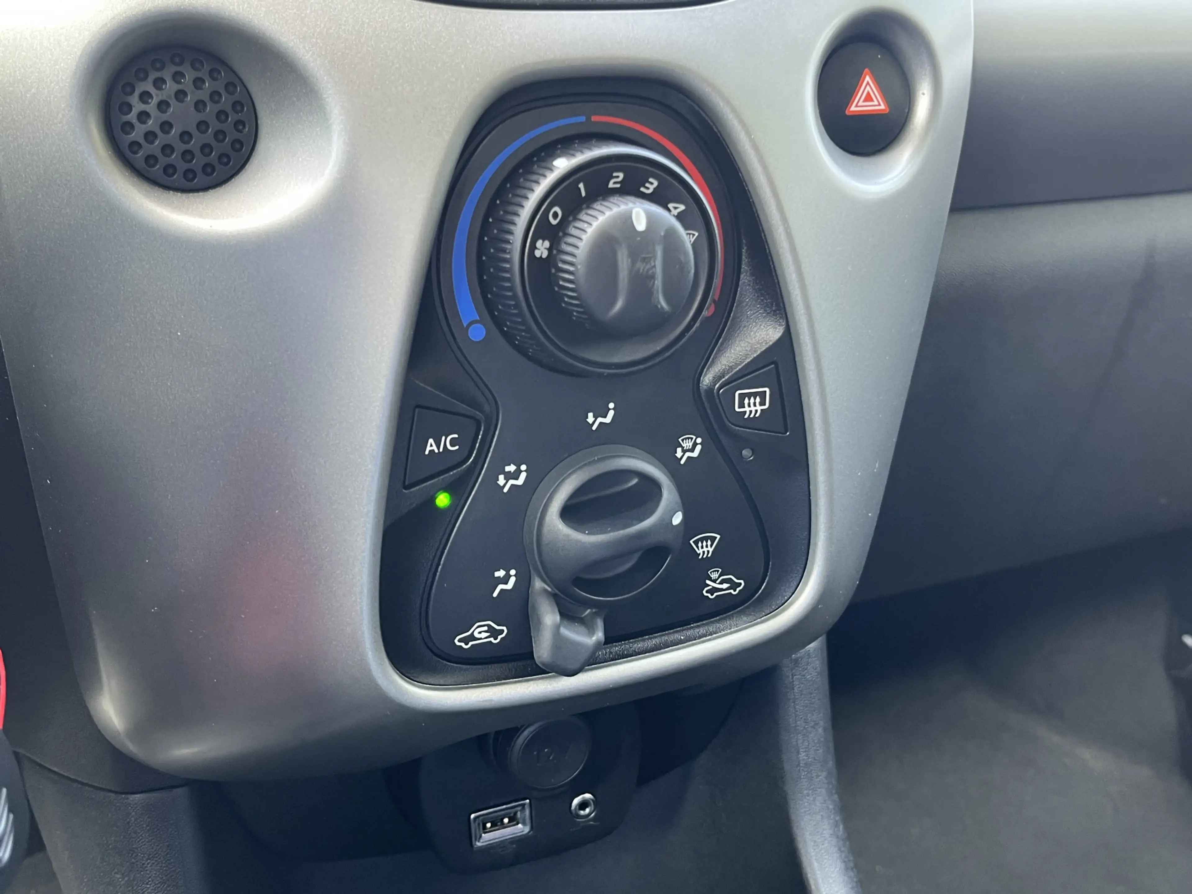 Citroen C1 1.0 e-VTi Feel / Airco / Bleutooth / — photo 14