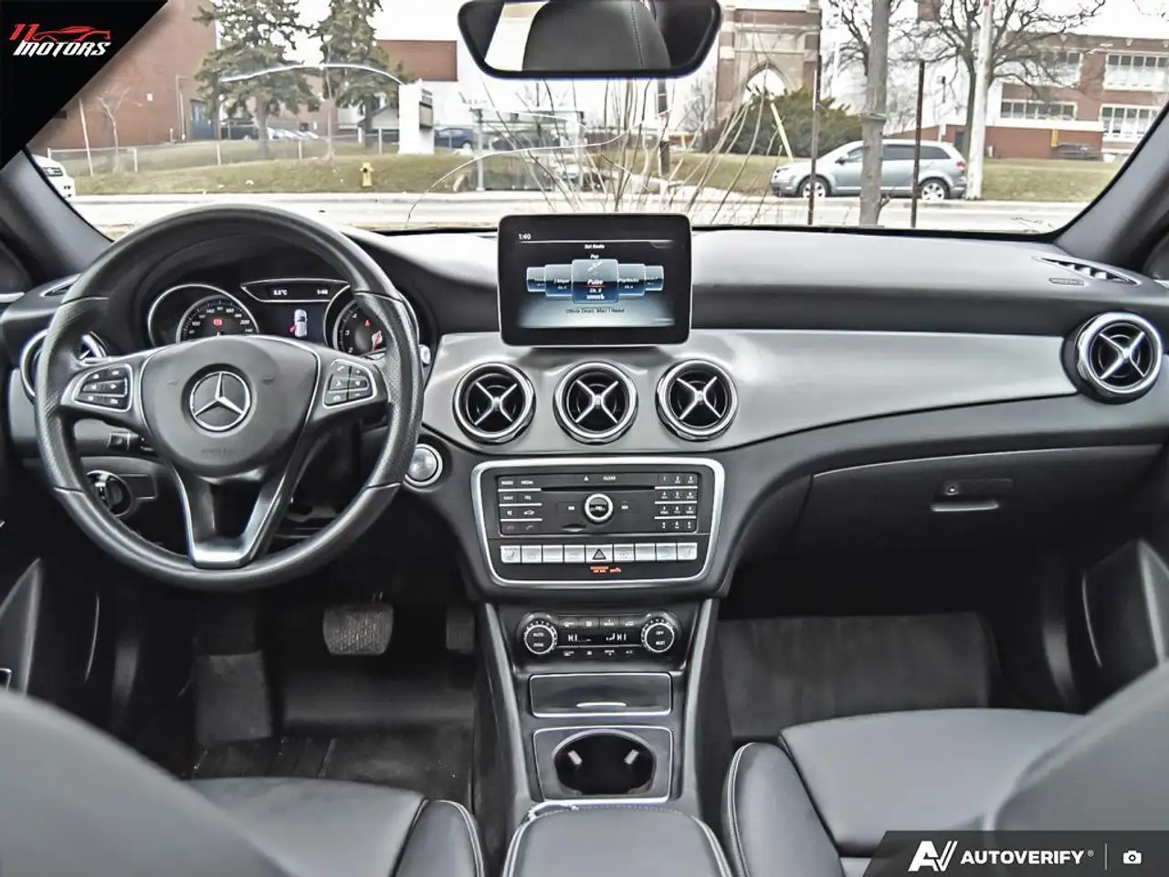 Mercedes-Benz GLA снимка Mercedes-Benz GLA