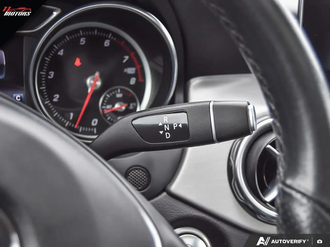 Mercedes-Benz GLA снимка Mercedes-Benz GLA