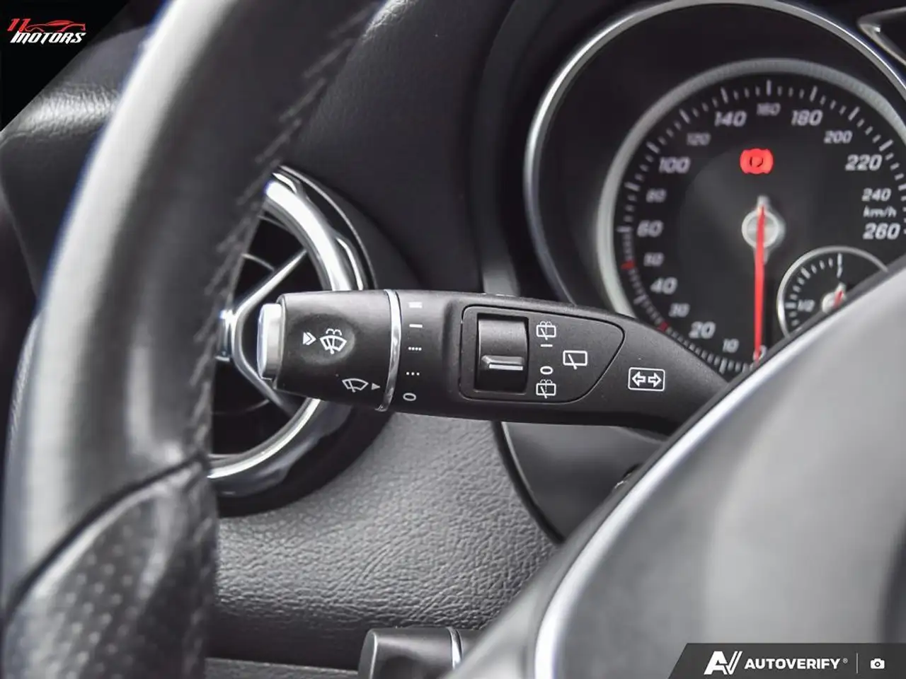 Mercedes-Benz GLA снимка Mercedes-Benz GLA