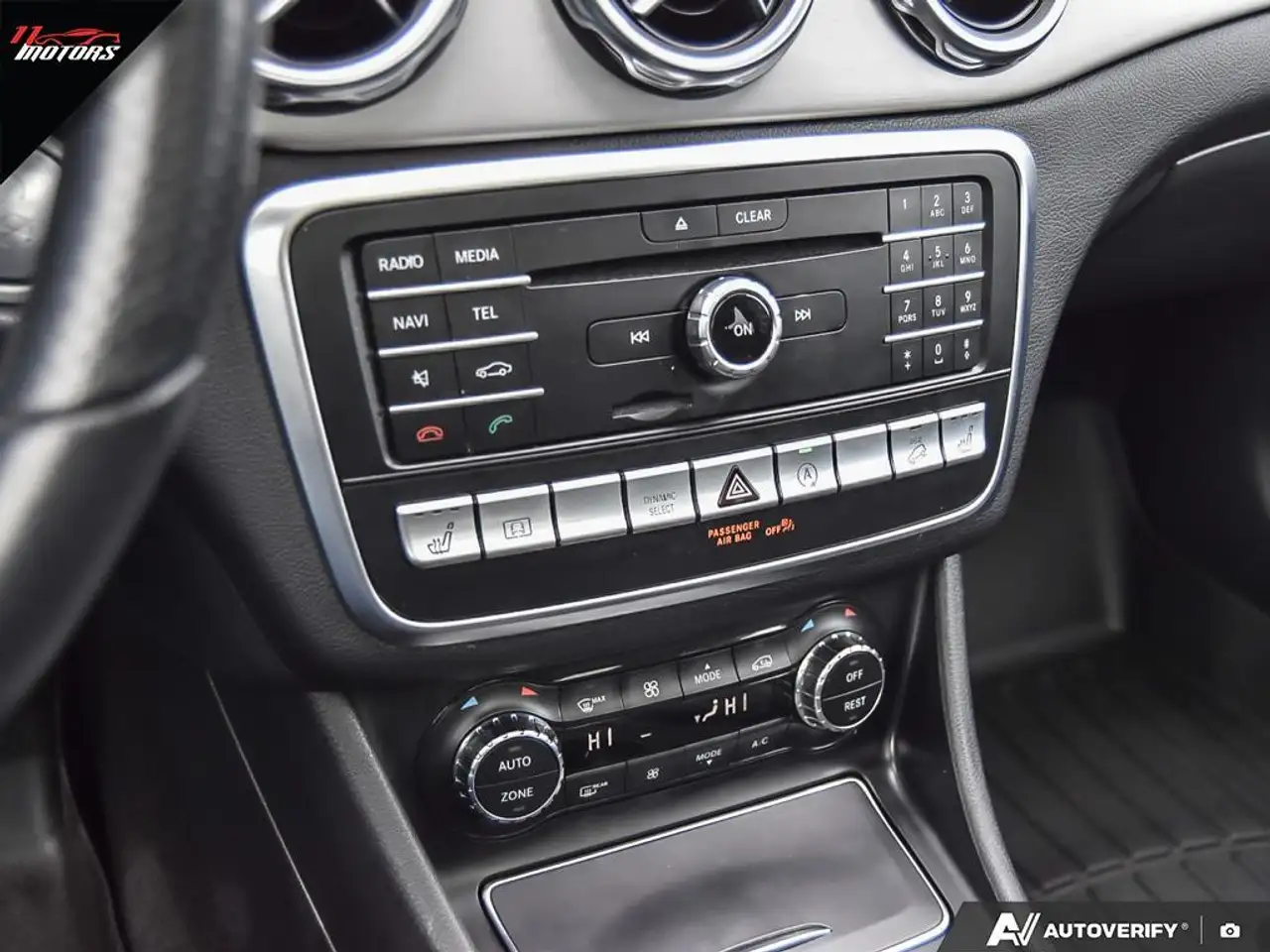 Mercedes-Benz GLA снимка Mercedes-Benz GLA